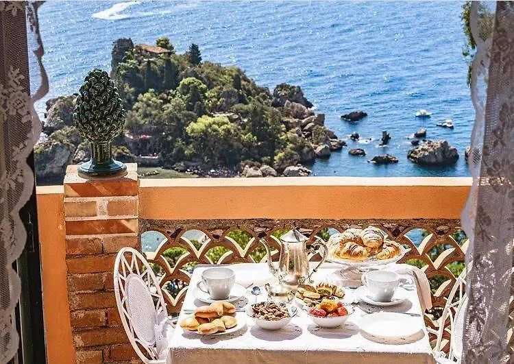 Bed and Breakfast La Bergerie à Taormine Couette-café
